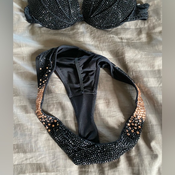 Rhinestone competition bikini - Picture 8 of 8